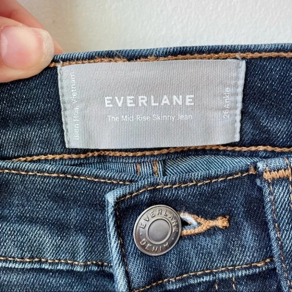 Everlane Mid-Rise Skinny Ankle Jean - Picture 7 of 9